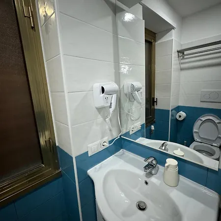 Saarah Guest house *